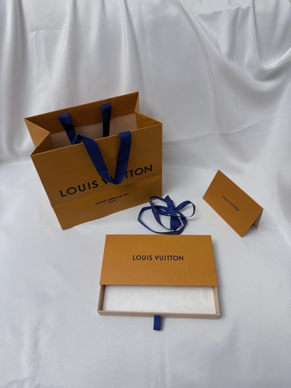 Louis Vuitton Orange Gift Box and Bag with Blue Ribbon Accents - Picture 2 of 10